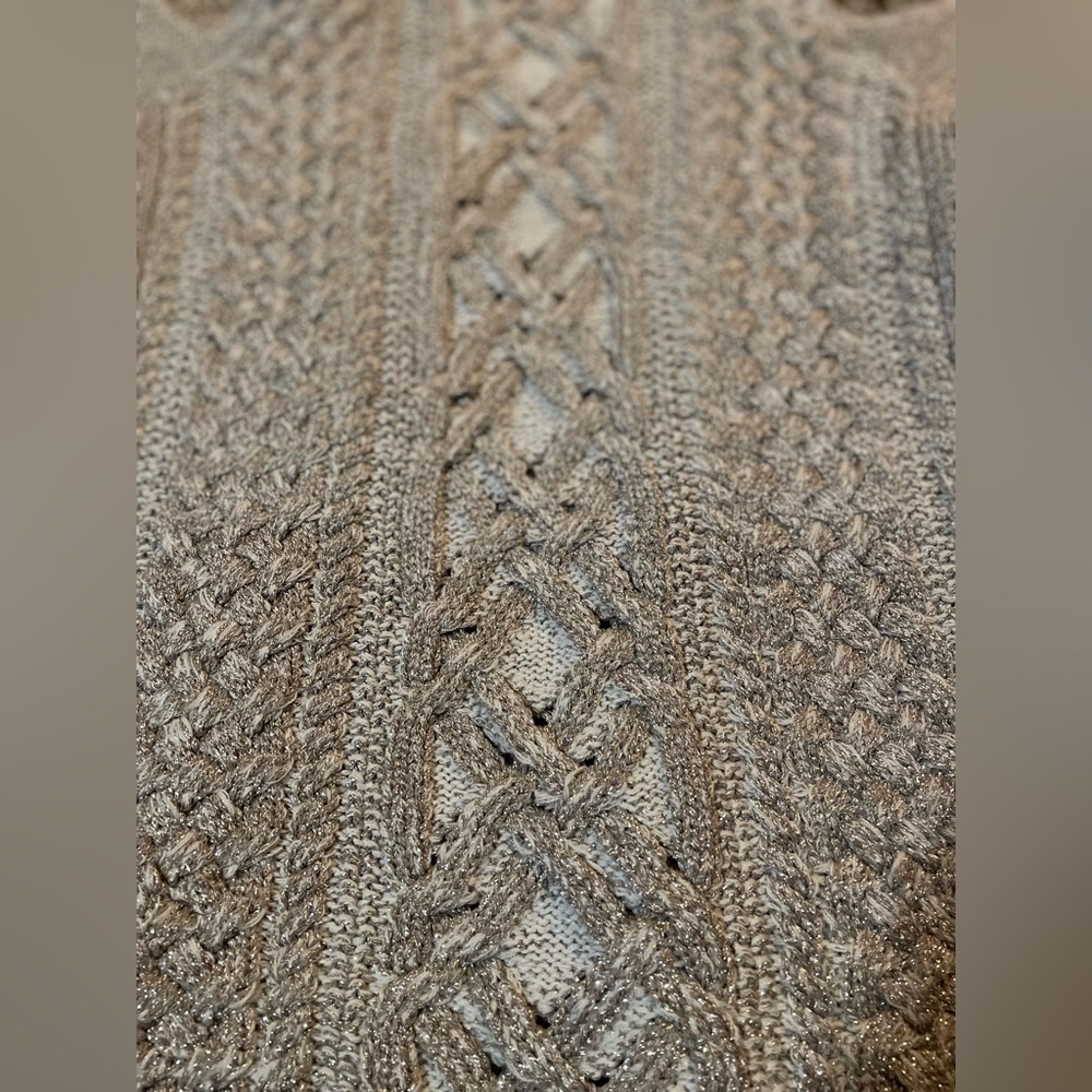 BCBG Max Azaria Women’s Cold Shoulder Metallic Cable Knit L/S Sweater-XS-EUC - Picture 12 of 16